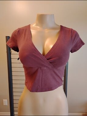 SO Mauve Wrap Crop Top Short Sleeve V-Neck Stretchy Knit Blouse Womens